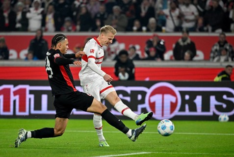 Duel, action shot on goal Action chance on goal Chris Fuehrich VfB Stuttgart (27) against Nnamdi