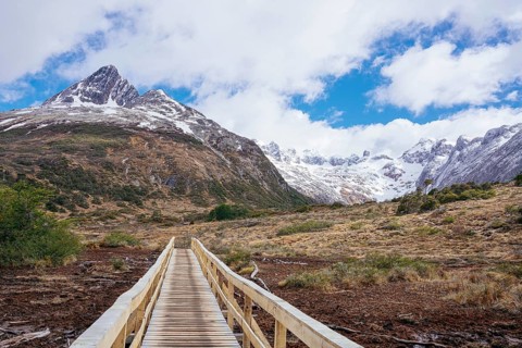 Wooden path to Laguna Esmeralda, Laguna Esmeralda, Provinz Tierra del Fuego, Argentina, South