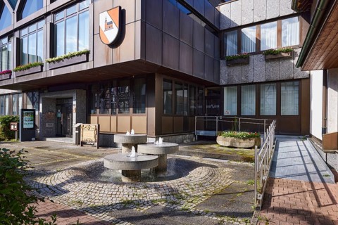 Kappelrodeck municipal administration, town coat of arms, entrance area, ramp with stainless steel