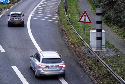 New speed camera on the A40 motorway, in the direction of Dortmund, at the Essen-Zentrum exit,