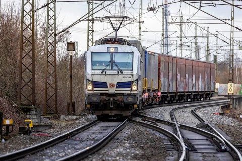 Deutsche Bahn AG goods train travelling on the winding Schusterbahn, overhead lines and