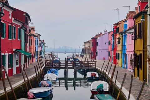 Colorful houses beside the waterway in between 'Fondamenta Cao di Rio a Sinistra' and 'Fondamenta