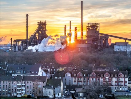 Blast furnaces Schwelgern 1 and 2, residential buildings in Duisburg-Marxloh, ThyssenKrupp Steel,