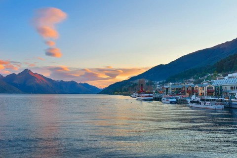 View of Queenstown and lake Wakatipu, Queenstown, South Island, New Zealand, Oceania