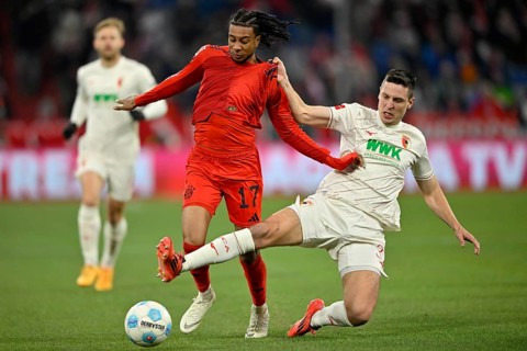 Tackle, action foul Michael Olise FC Bayern Munich FCB (17) v Keven Schlotterbeck FC Augsburg FCA
