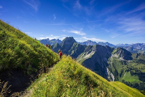 Laufbacher Eck-Weg, a panoramic hiking trail from the Nebelhorn into the Oytal, behind the Hoefats,