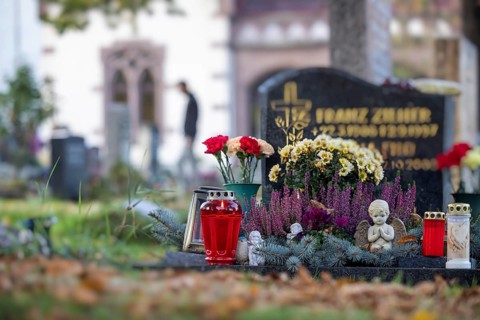 All Saints' Day at the Bergfriedhof cemetery in Stuttgart. Catholics commemorate their deceased