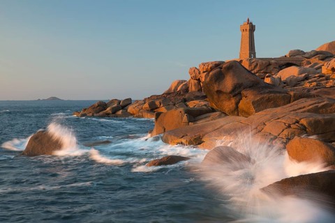 Lighthouse Mean Ruz at Ploumanac'h, Côtes d'Armor in the last evening light