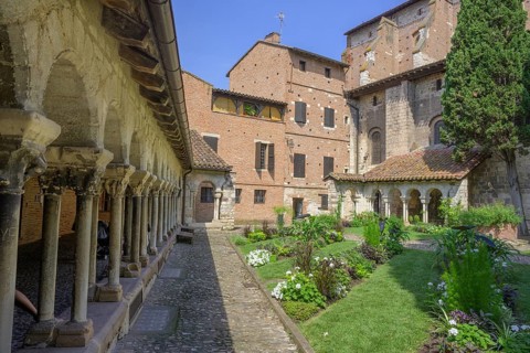 Inner courtyard with cloister of Saint Salvy, Albi, Département Tarn, France, Europe