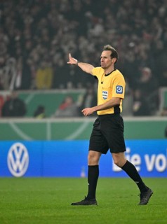 Referee Referee Sascha Stegemann Gesture Gesture DFB Cup, MHPArena, MHP Arena Stuttgart,