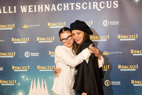 Jeanette Hain with daughter Malou Hain at the premiere of the 20th Original Roncalli Christmas
