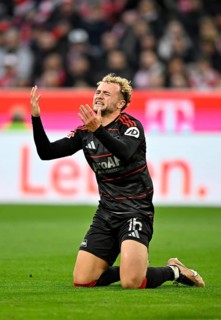 Benedict Hollerbach 1. FC Union Berlin FCU (16) Gesture, gesture, disappointed, angry,