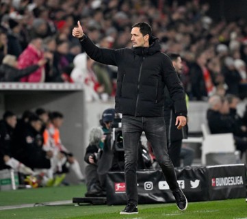 Coach Dino Toppmöller Eintracht Frankfurt SGE Gesture Gesture Thumbs up, MHPArena, MHP Arena