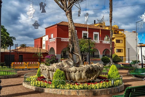 Fountain in the Plaza de la iglesia, Puerto de la Cruz, Tenerife, Canary Islands, Spain, Europe