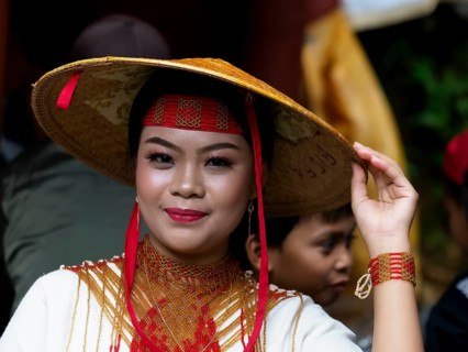 Toraja woman in traditional colourful clothing with rice straw hat, portrait, Tana Toraja,