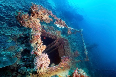 Ladelucke, deck, British Loyalty, wreck, shipwreck, torpedoed on 09.03.1944 by U-183, heavily