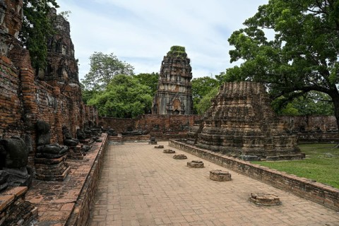 Temple ruins at Wat Mahathat, Temple of the Great and Holy Relic, Ayutthaya, Ayutthaya Province,