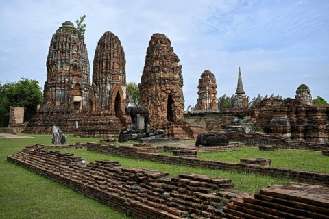 Temple ruins at Wat Mahathat, Temple of the Great and Holy Relic, Ayutthaya, Ayutthaya Province,