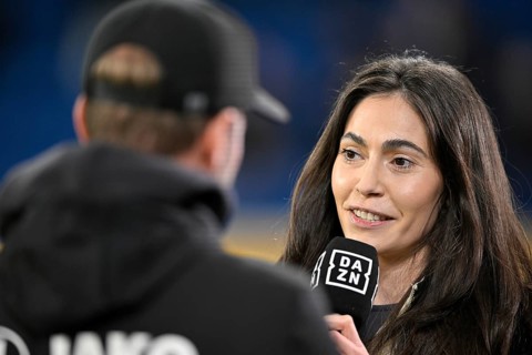 Coach Sebastian Hoeneß VfB Stuttgart in an interview Microphone Microphone Logo DAZN presenter
