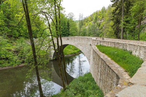 Old stone arch bridge over the Zschopau near Wolkenstein, Wolkensteiner Schweiz, Erzgebirge,