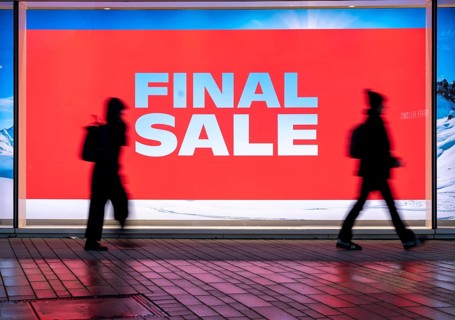 Final Sale, Clothing department stores' on Schadowstraße, large poster in the shop window