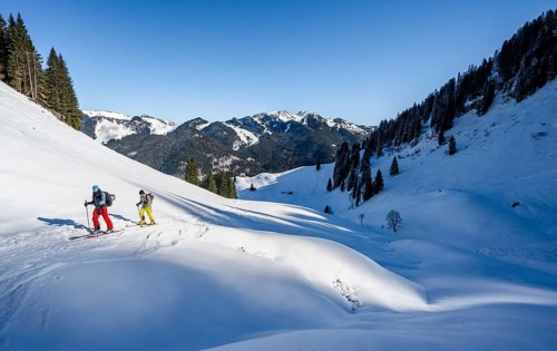 Two ski tourers in a wintry mountain landscape, ascent to Roßkopf, Mangfallgebirge, Bavaria,