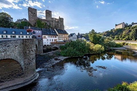 Old Lahn Bridge with Bannmühle, Runkel Castle, hilltop castle from the high Middle Ages, ruins,