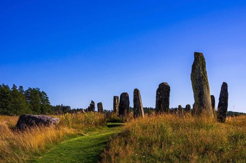 The ship setting at the Blomsholm cemetery, an early Iron Age stone monument near Strömstad in