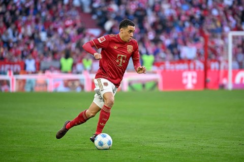 Jamal Musiala FC Bayern Munich FCB (42) Action on the ball special jersey 125 years FC Bayern