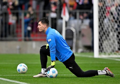 Warm-up training goalkeeper Kevin Müller 1. FC Heidenheim 1846 FCH (01)