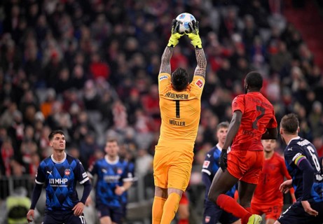 Penalty area scene, goal area scene Goalkeeper Kevin Müller 1. FC Heidenheim 1846 FCH (01) Action