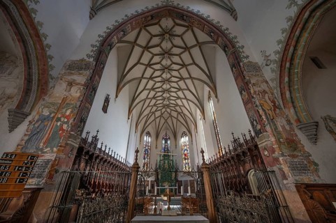 Vault and chancel of St Martin's Church, Gothic basilica, completed around 1500, Memmingen, Swabia,