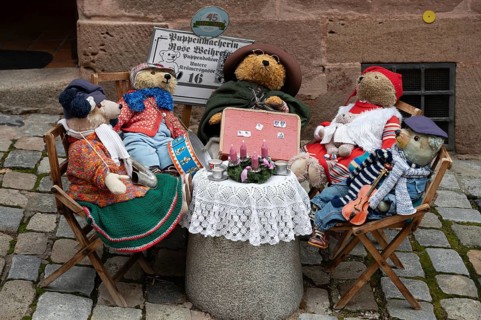 Christmas decoration with teddy bears in front of a doll shop in the historic city centre,
