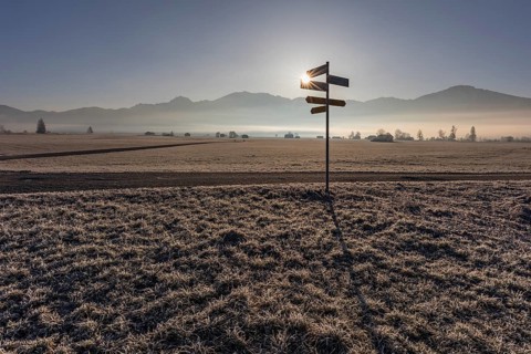 Signpost, signpost, hoarfrost, sun, backlight, mountain landscape, winter, Loisach-Lake Kochel