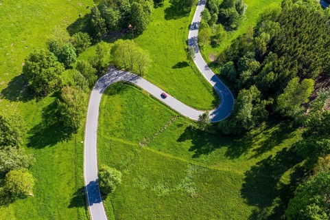Aerial view of the winding serpentine road between Reifland and Rauenstein, Pockau-Lengefeld,