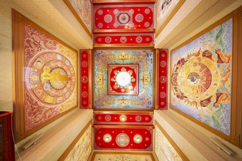 Frog's-eye view: Art gallery with an exhibition of non-traditional artworks, most of which follow