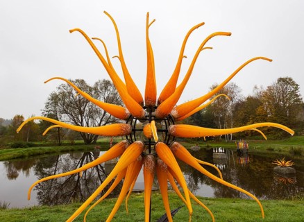 Glass art objects in the glass show garden of the Andreas Apfelthaler glassworks, Alt Nagelberg,