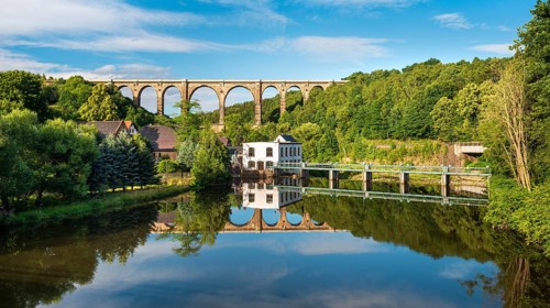 The Göhren Viaduct, railway bridge over the river Zwickauer Mulde with reflection, Wechselburg,