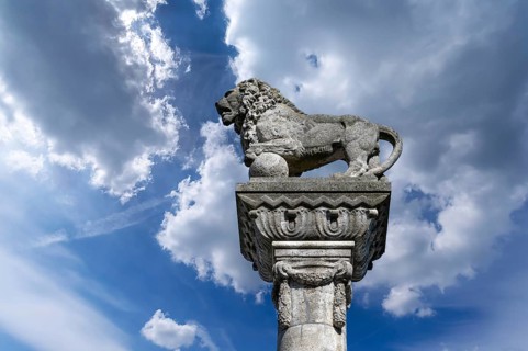 Lion column, war memorial on the cathedral square, Eichstätt, Upper Bavaria, Germany, Europe