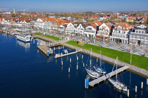 View over shops and restaurants along picturesque Vorderreihe at seaside resort Travemünde,