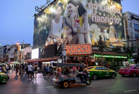 Street scene on Khaosan Road, blue hour, Bang Lamphu, Bangkok, Thailand, Asia