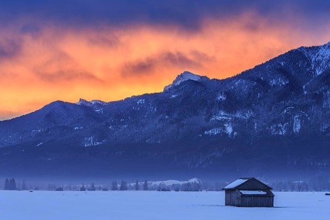 Dawn, cloudy mood, hut, mountains, snow, winter, Loisach-Lake Kochel moor, view of Benediktenwand,