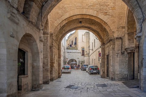 Alley in the historic centre of Bari, Apulia, Italy, Europe