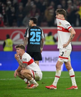 Disappointment for Finn Jeltsch VfB Stuttgart (29) Ramon Hendriks VfB Stuttgart (03) MHPArena, MHP