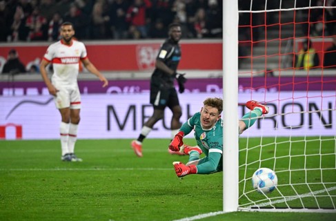 Goalkeeper Alexander Nübel VfB Stuttgart (33) concedes goal, action on the ball MHPArena, MHP Arena