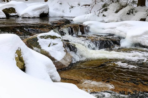 River Mummel in the snow, above Harrachsdorf in the Giant Mountains, Czech Republic, Europe