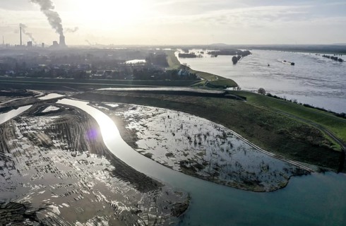 Dinslaken, North Rhine-Westphalia, Germany, Emscher estuary into the Rhine. In front, the