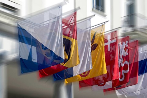 Symbolic photo cantonal flags Zurich, Bern, Lucerne, Uri, Schwyz, Nidwalden, Glarus, Zug,