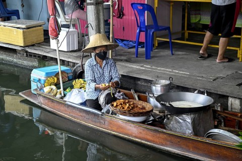 Wat Saphan Floating Market, Wat Saphan, Taling Chan district, Bangkok, Thailand, Asia