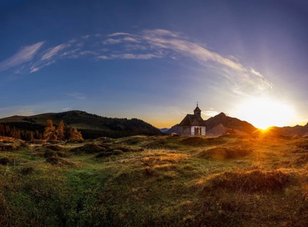 Sunrise on the Postalm with the Postalm chapel, Osterhorn group, Salzkammergut, Salzburg province,
